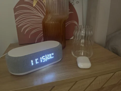 All-in-One 15W Fast Wireless Charger Dock: Alarm Clock, LED Light, Thermometer & Earphone Holder photo review